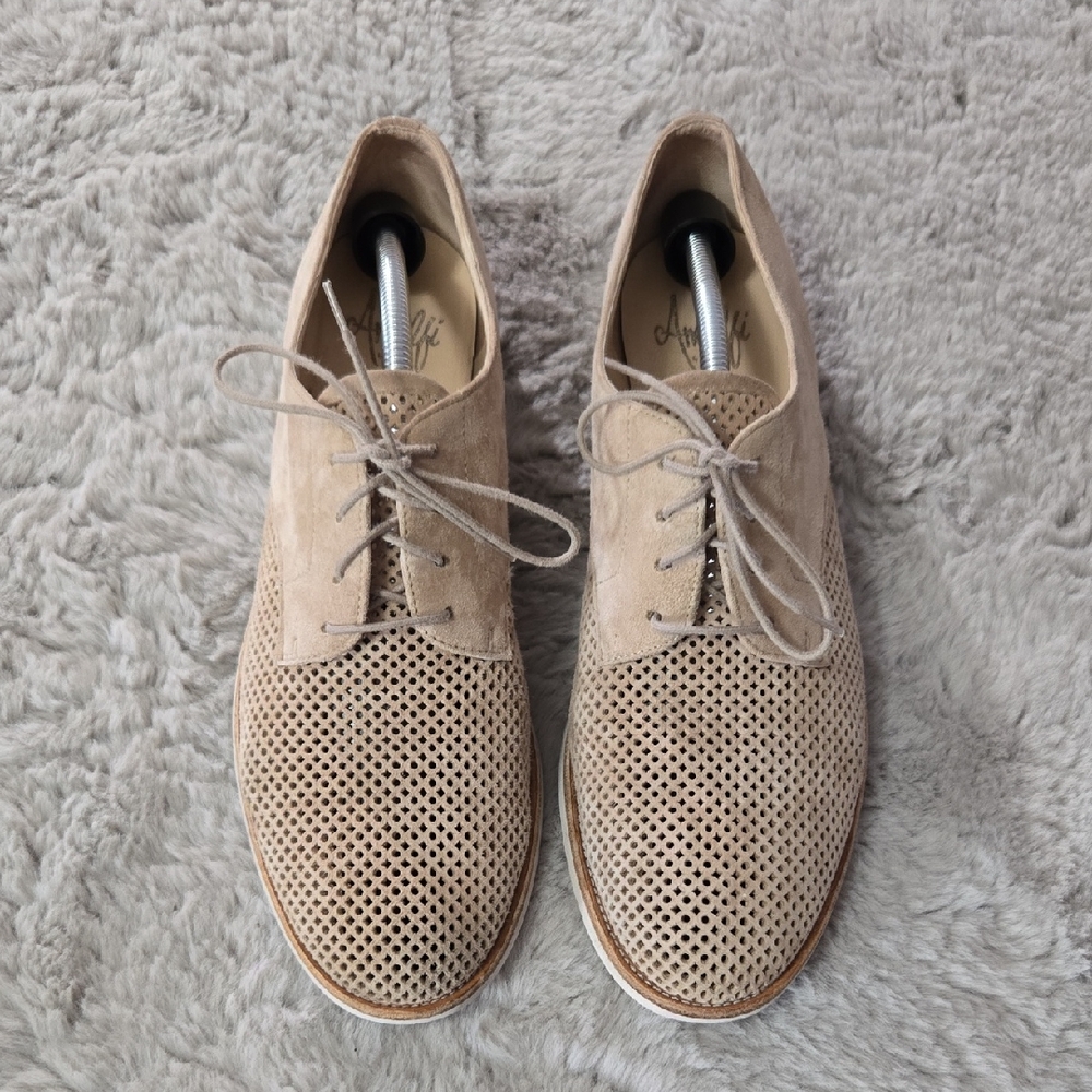 Amalfi tan suede perforated lace up oxfords size 9